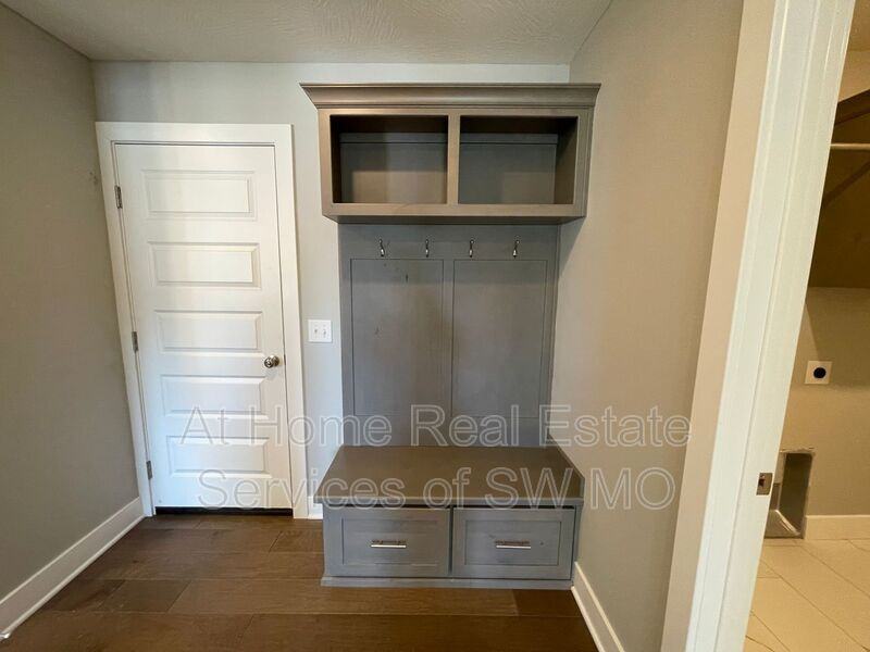 5943 S Iris Ln - Photo 7 of 17