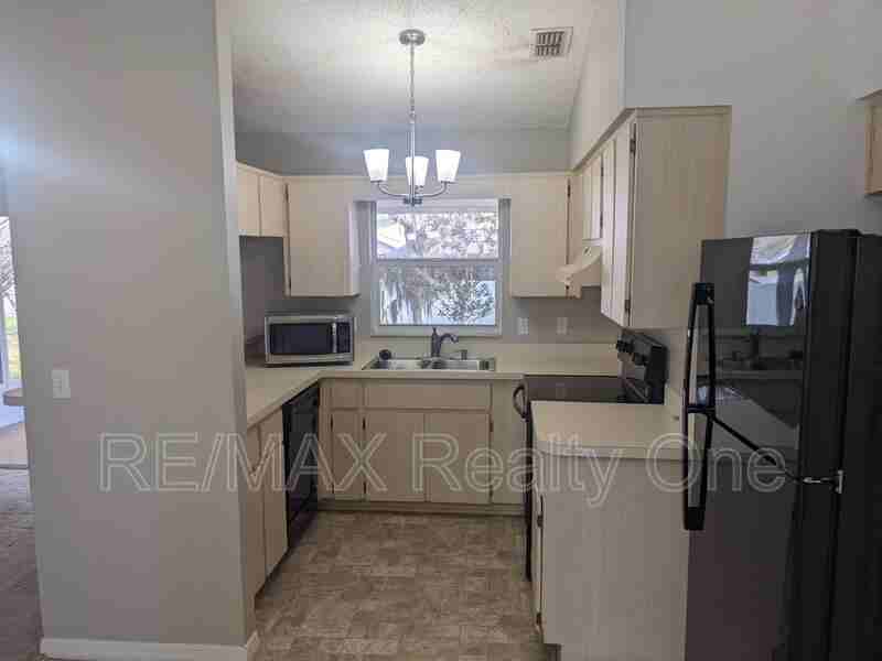 271 N Lombardy Pt - Photo 7 of 17