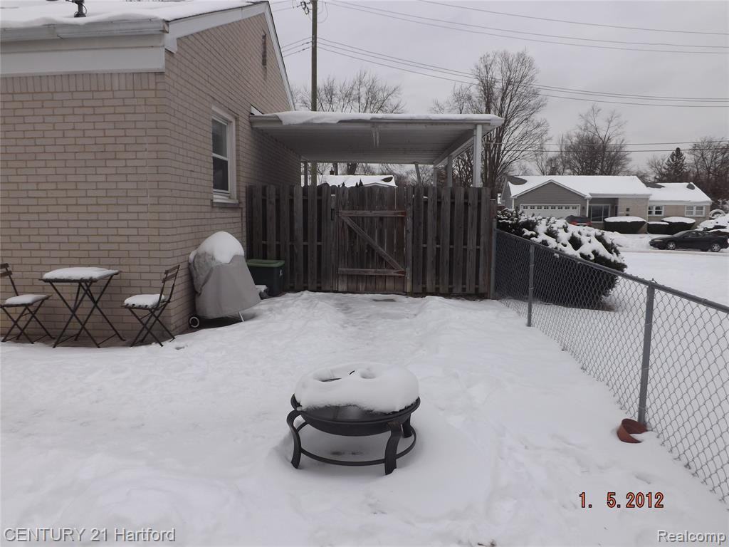 32391 Loomis Dr - Photo 3 of 14