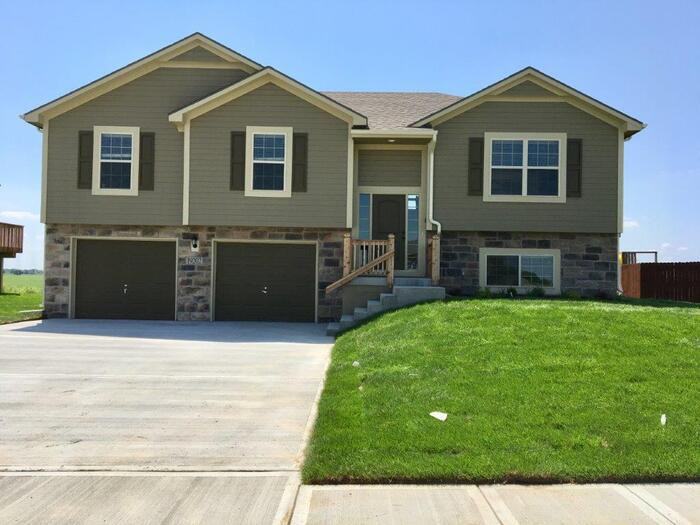 19202 Corbyn Ln - Photo 2 of 20