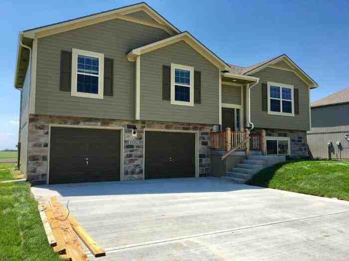 19202 Corbyn Ln - Photo 3 of 20