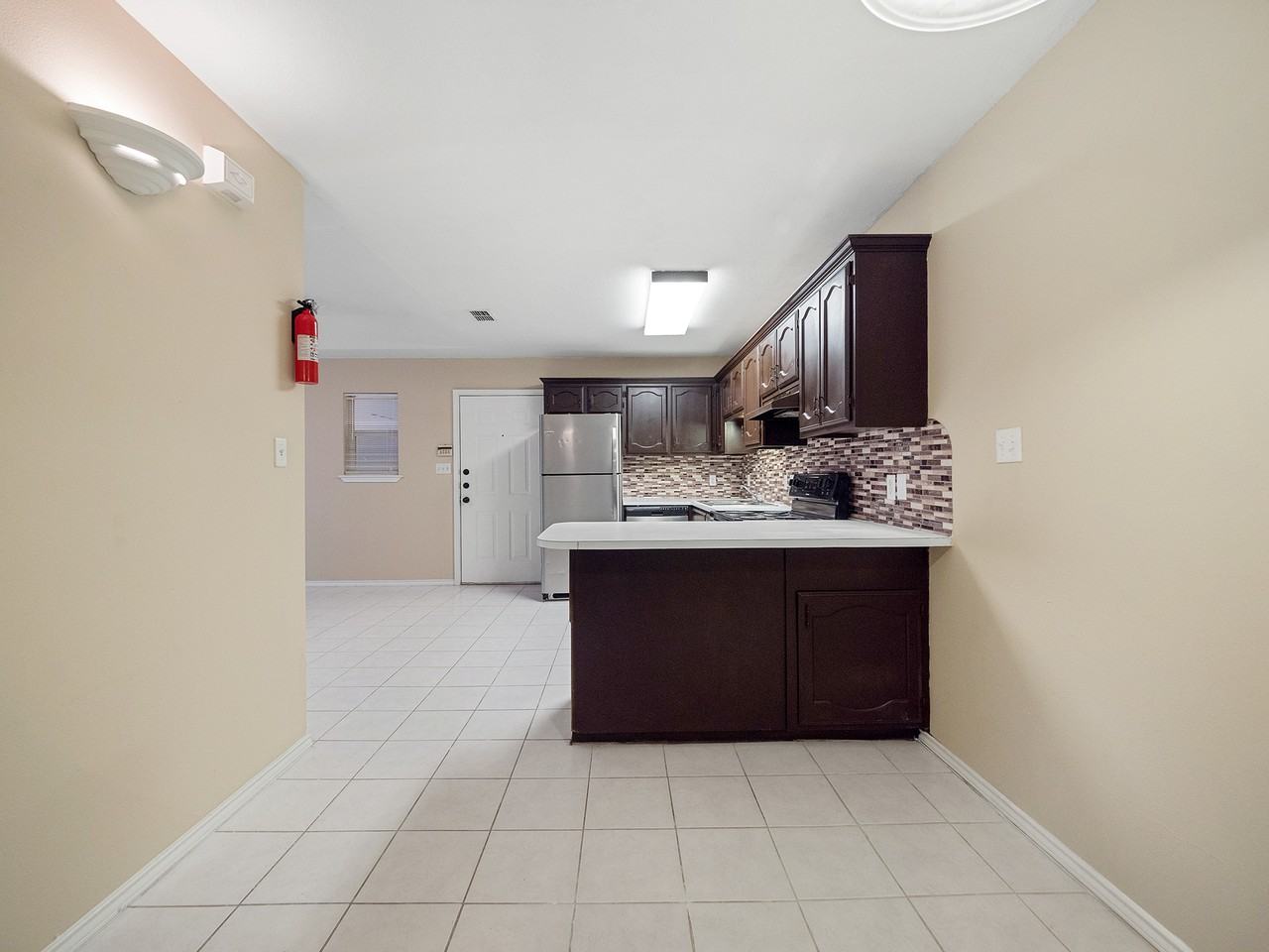 1800 Oasis Apartments - Photo 2 of 13