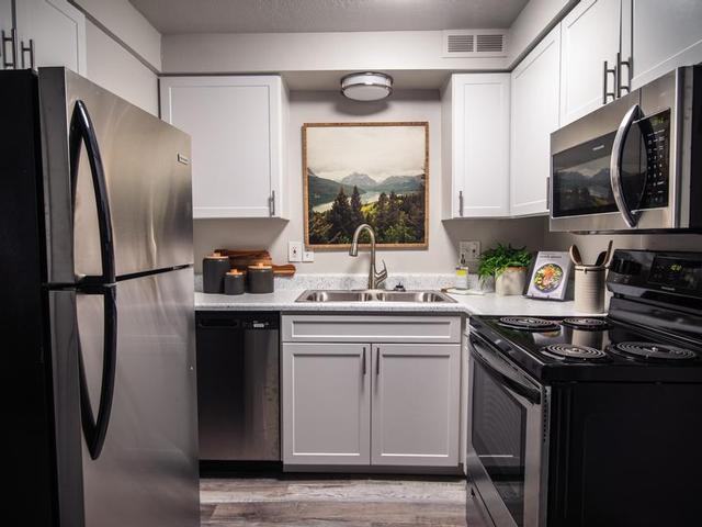 4050 W Libby Ln - Photo 3 of 9