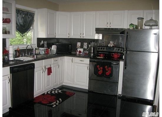 24 Coronet Crescent N - Photo 2 of 8