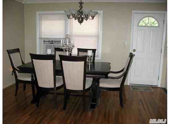 24 Coronet Crescent N - Photo 3 of 8
