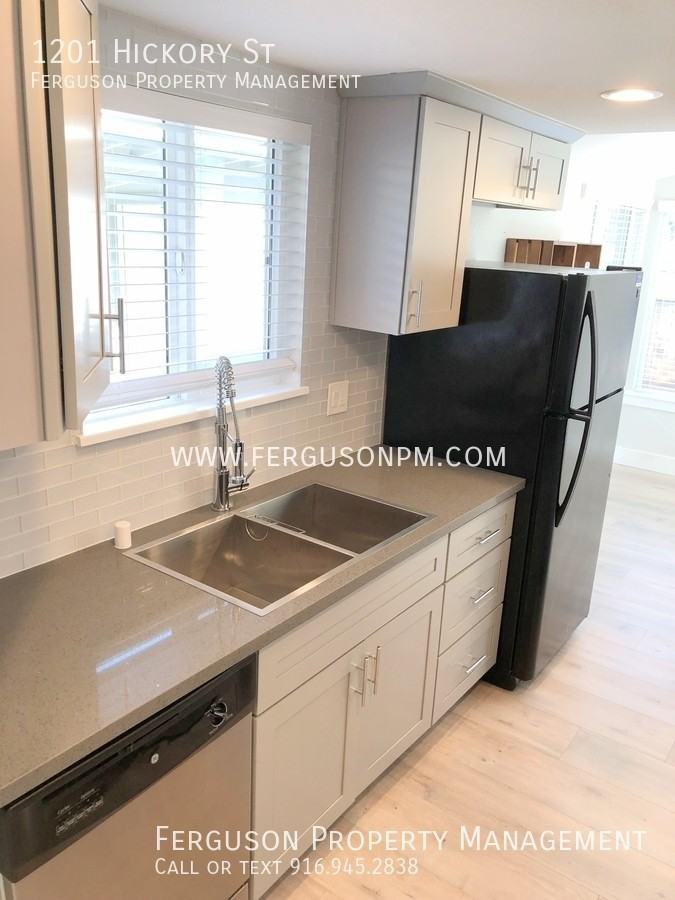 1201 Hickory St - Photo 3 of 12