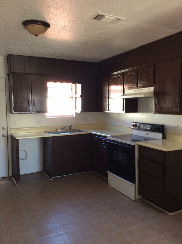 1313 S Maddox Ave - Photo 2 of 10