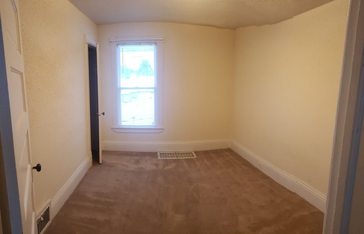 522 W F St - Photo 3 of 6