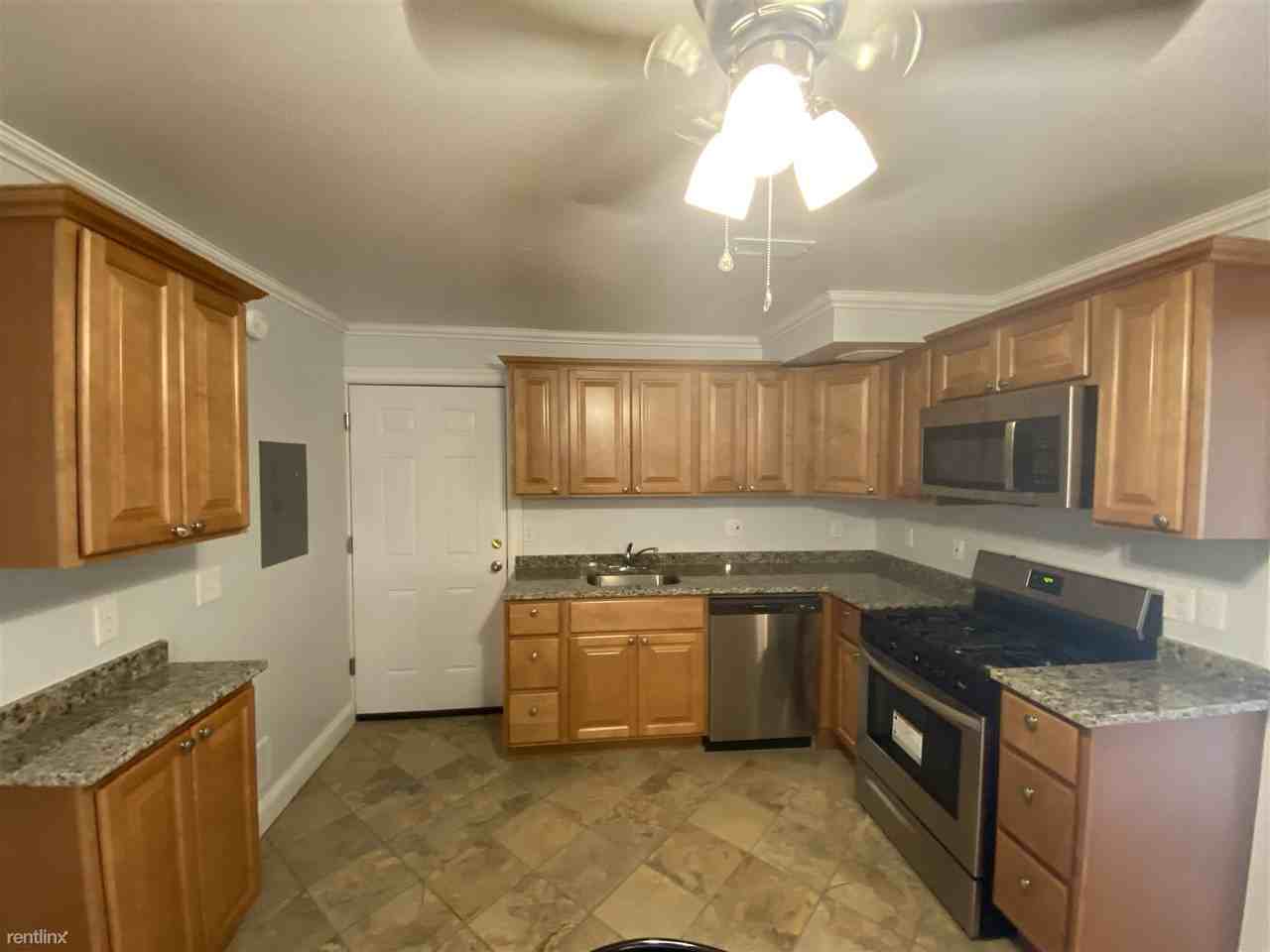 418 N Division St #8 - Photo 3 of 13