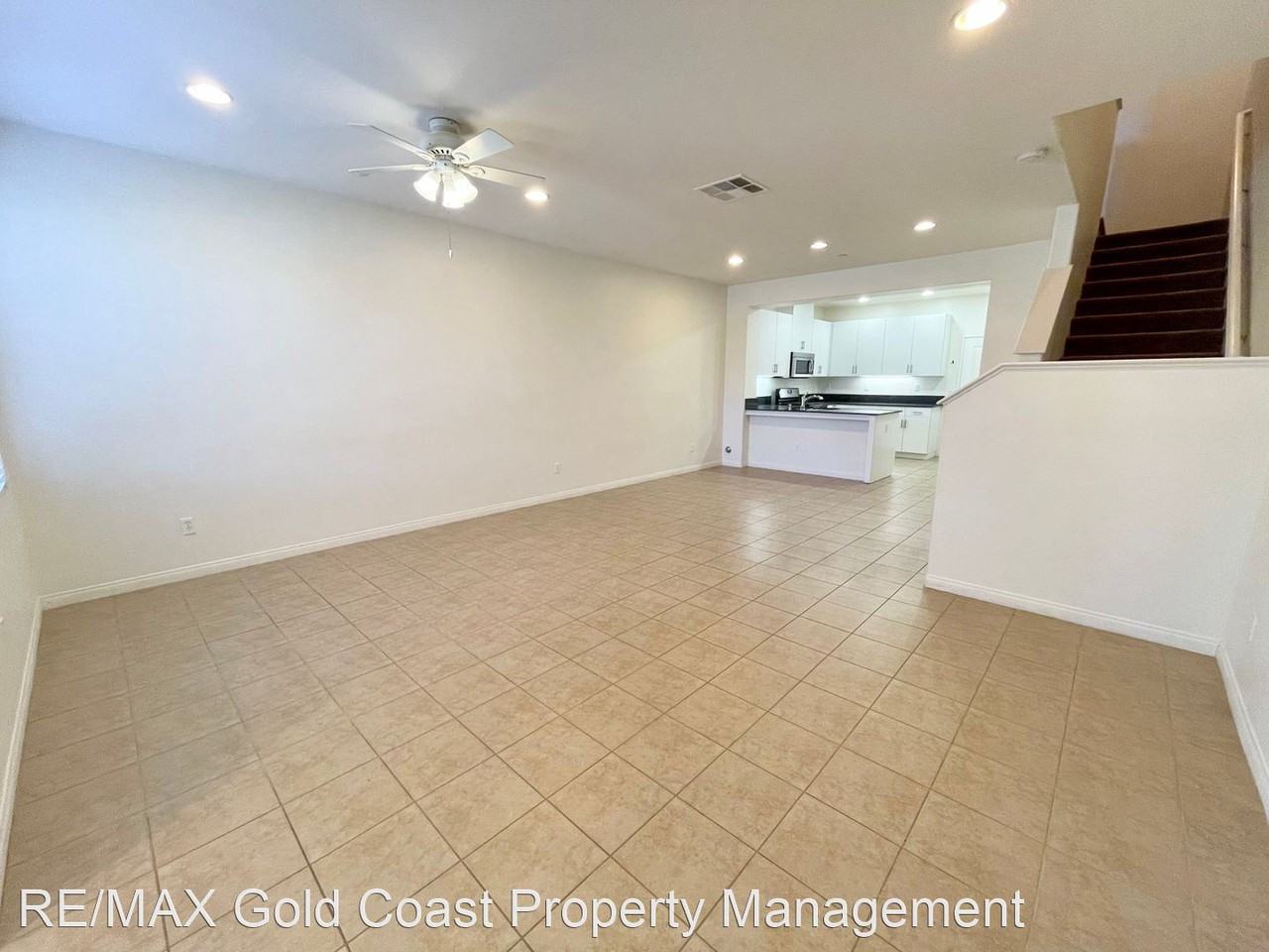 3024 N Oxnard Blvd - Photo 3 of 32