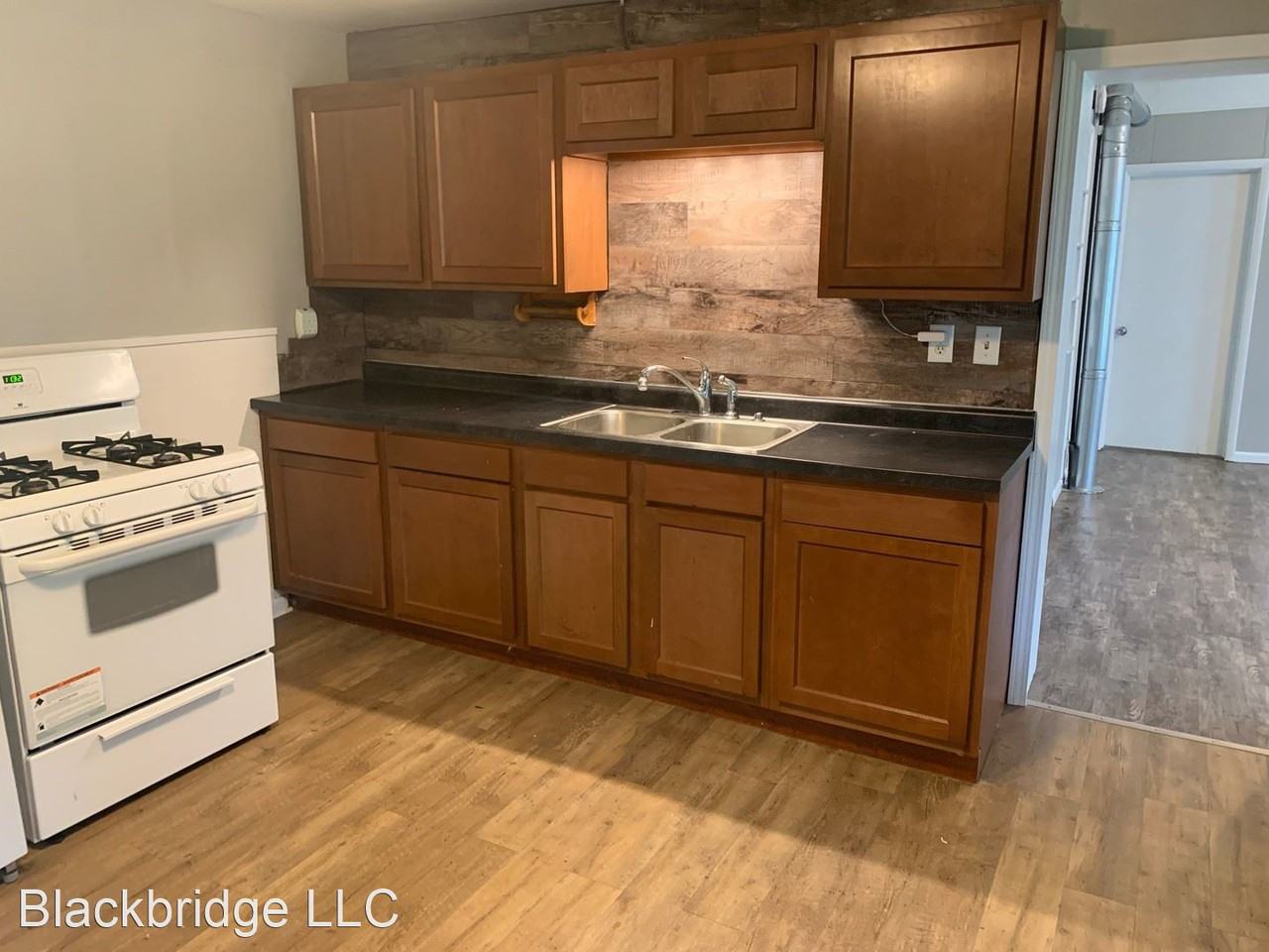 503 Forest St N - Photo 2 of 9