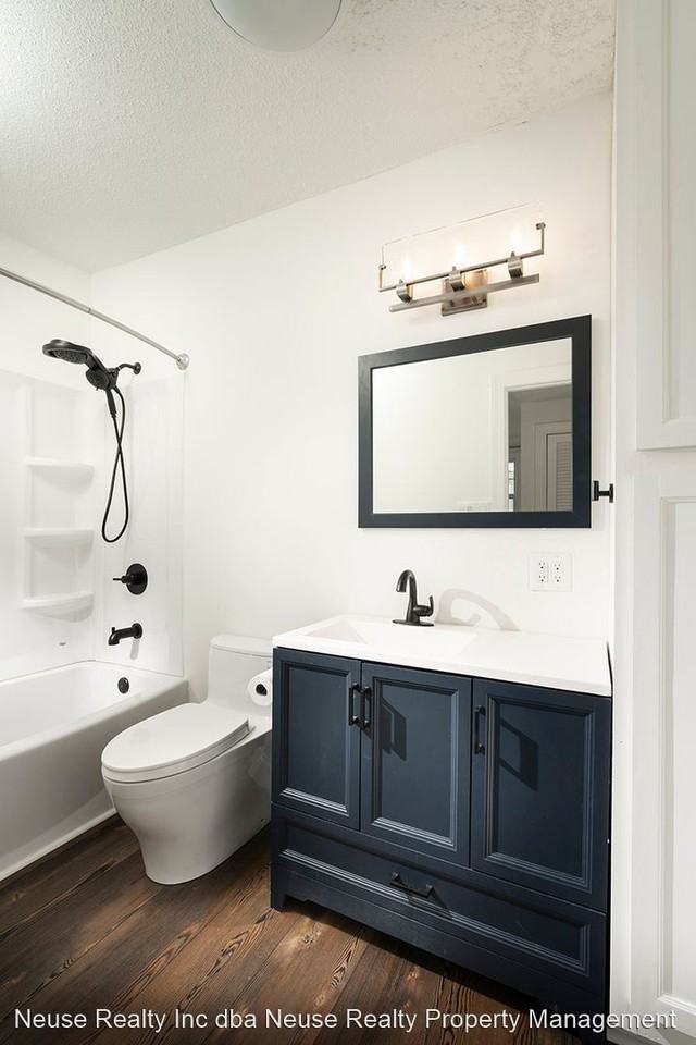 208 Metcalf Street - Photo 2 of 15