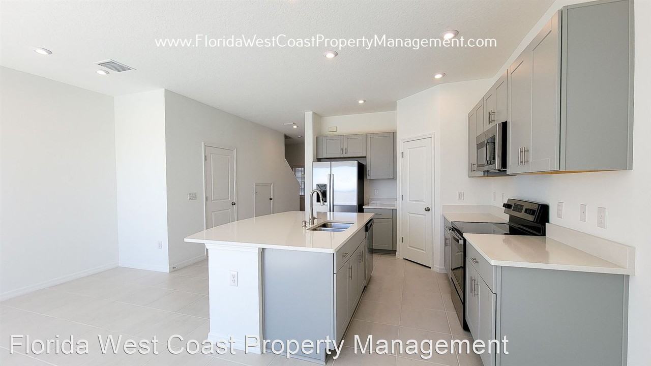 6313 Willowside St - Photo 3 of 25