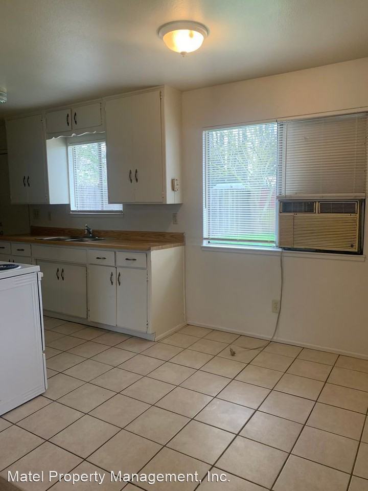 12212/12218 MAIN ST - Photo 3 of 14