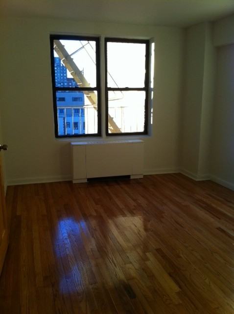 Broadway & Crescent St, Queens, NY 11106, US - Photo 3 of 5