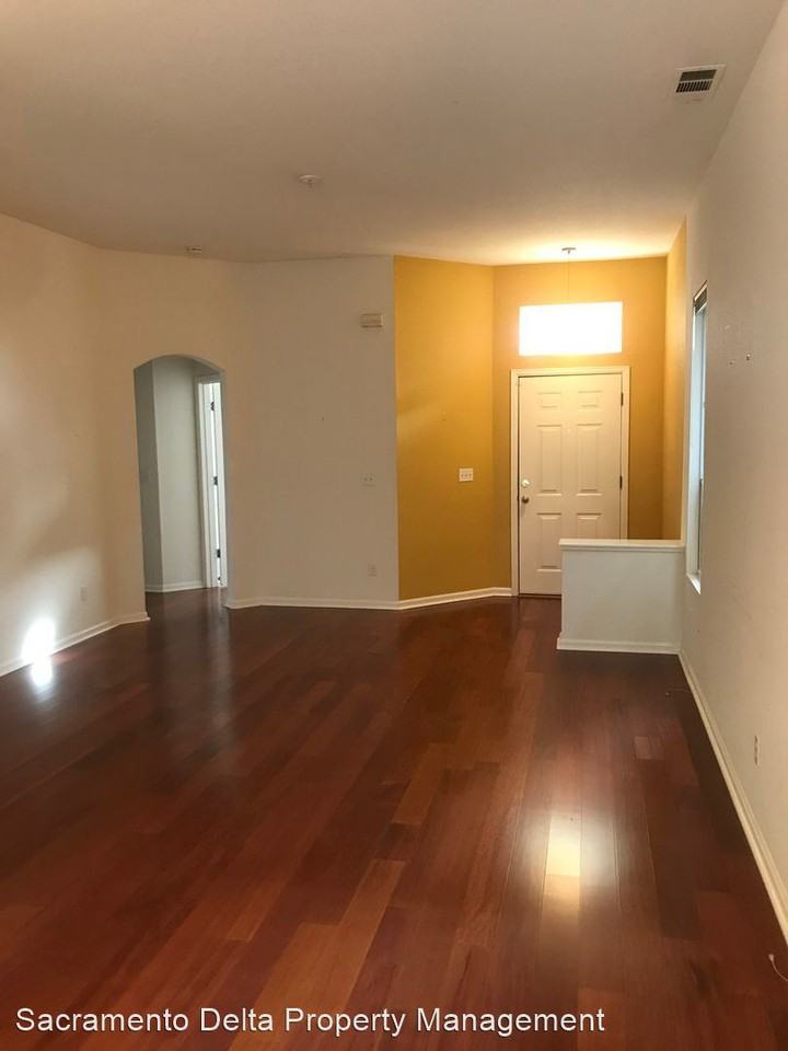 2861 Mallorca Ln - Photo 3 of 18