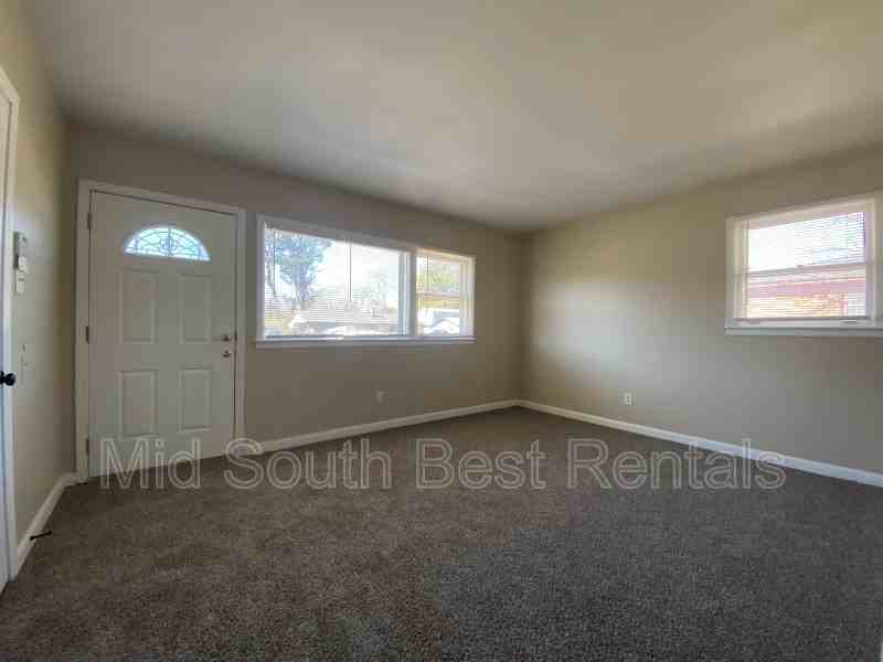 4588 Windward Dr - Photo 2 of 6
