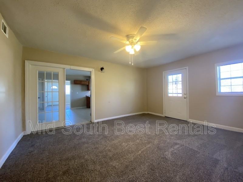 4588 Windward Dr - Photo 3 of 6