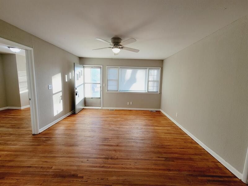 635 Opal St - Photo 3 of 27