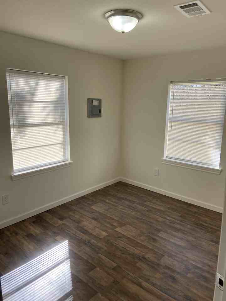 124 Stevens St - Photo 3 of 16