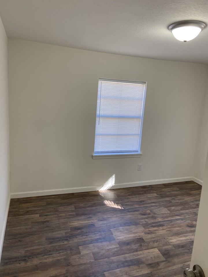 124 Stevens St - Photo 4 of 16