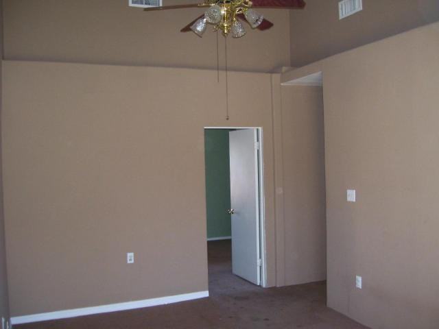 271 S Dakota St - Photo 3 of 6