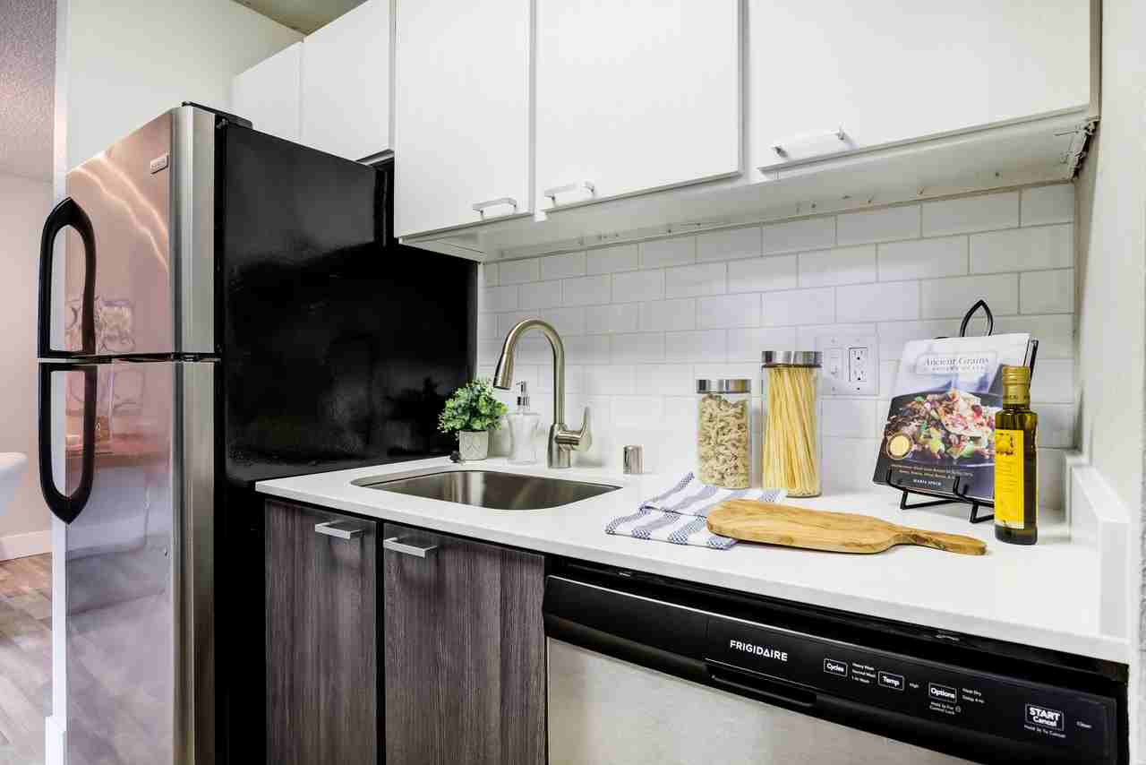 Knol Apartments - Photo 2 of 20