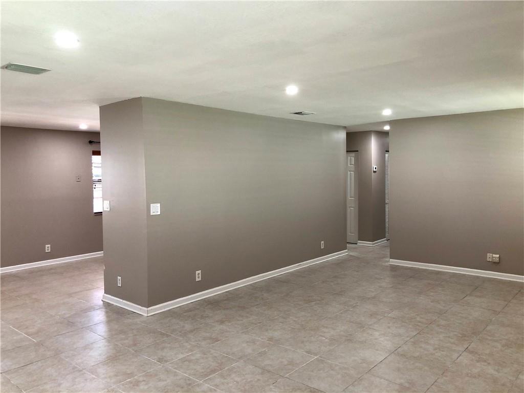 432 Northeast 23rd Street - Photo 3 of 33