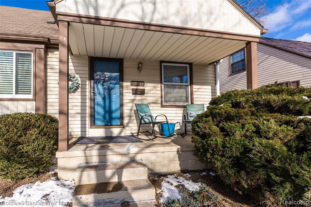 1901 Holland St - Photo 2 of 33