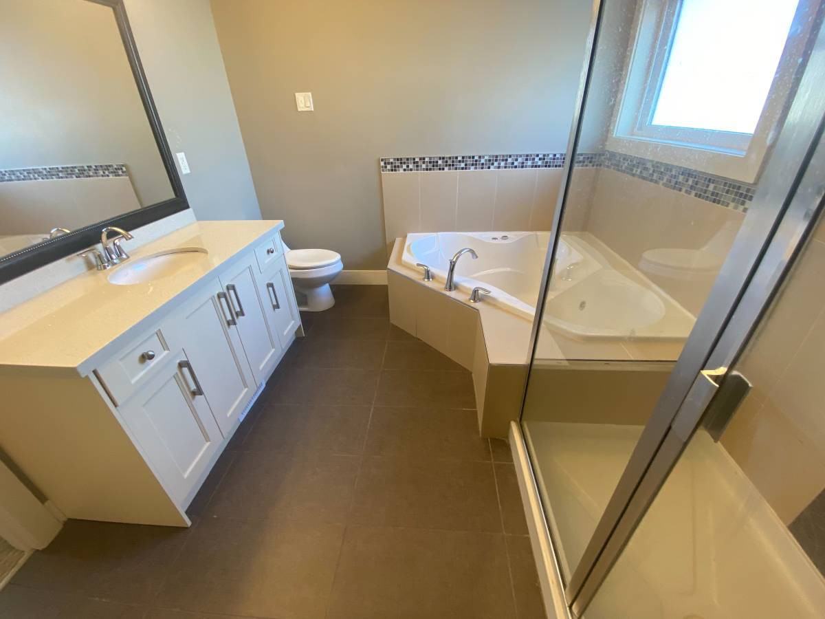 12979 59A Avenue - Photo 3 of 20