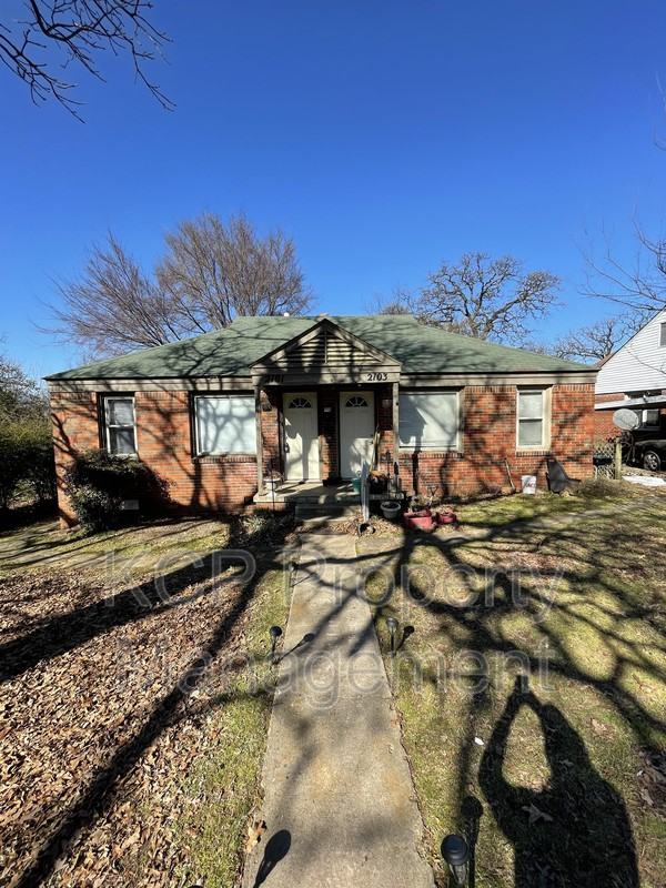 2101 S V St - Photo 3 of 8