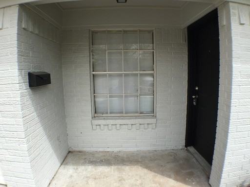 402 Sparks Dr - Photo 2 of 13