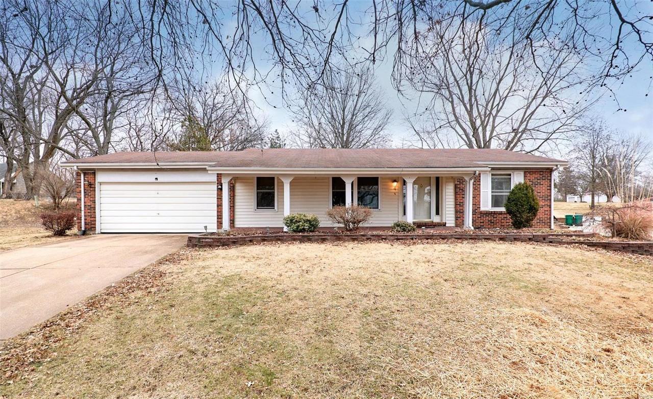 4 Silverbrook Dr - Photo 2 of 19