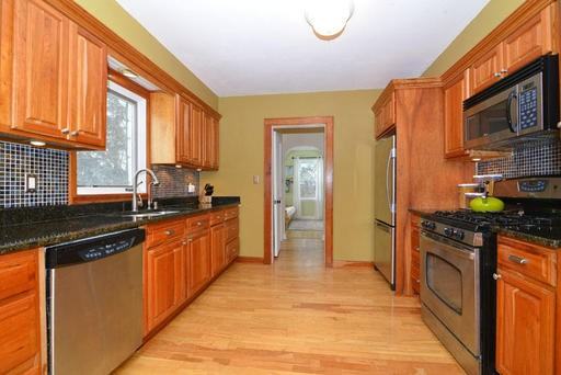 585 Rosedale Dr - Photo 3 of 17