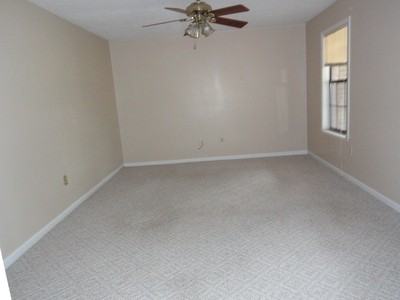 1107 Spruce St - Photo 3 of 10