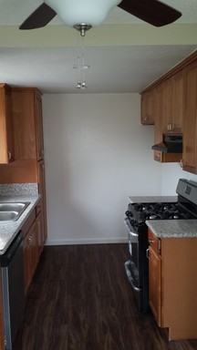 903 E 18th St - Photo 3 of 11