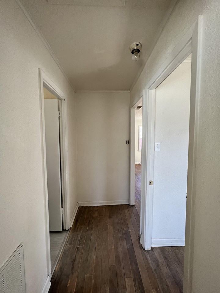 337 Vernon St - Photo 6 of 8