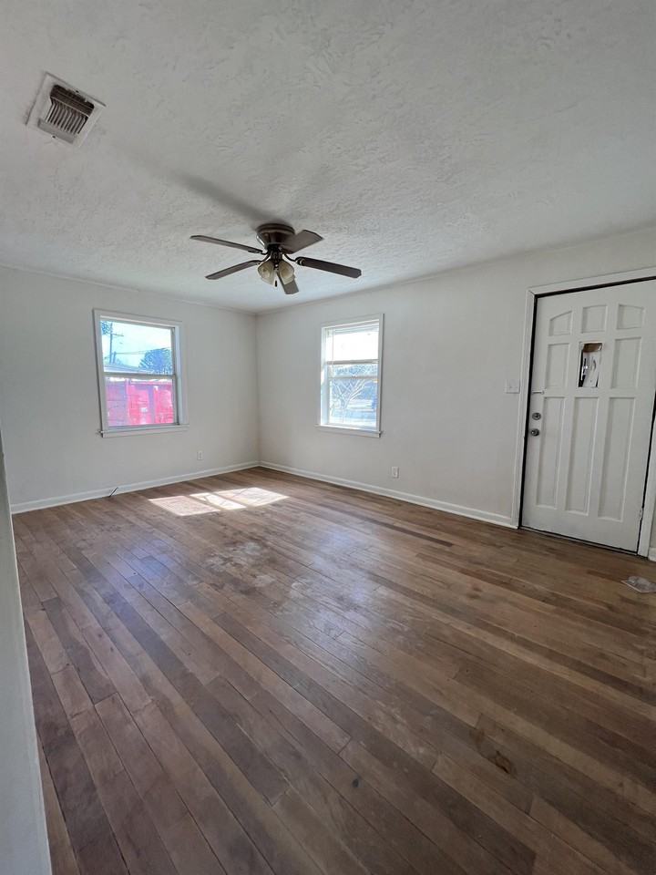 337 Vernon St - Photo 7 of 8