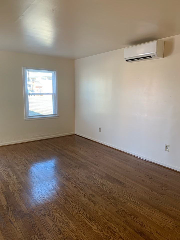 812 Whitney Ave Nw #812 - Photo 3 of 10