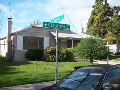 451 Capistrano Dr - Photo 2 of 6