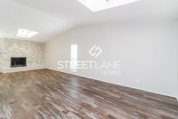 2703 Blackwood Dr - Photo 2 of 15