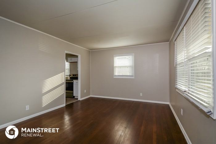 2357 Englewood Ct - Photo 3 of 13