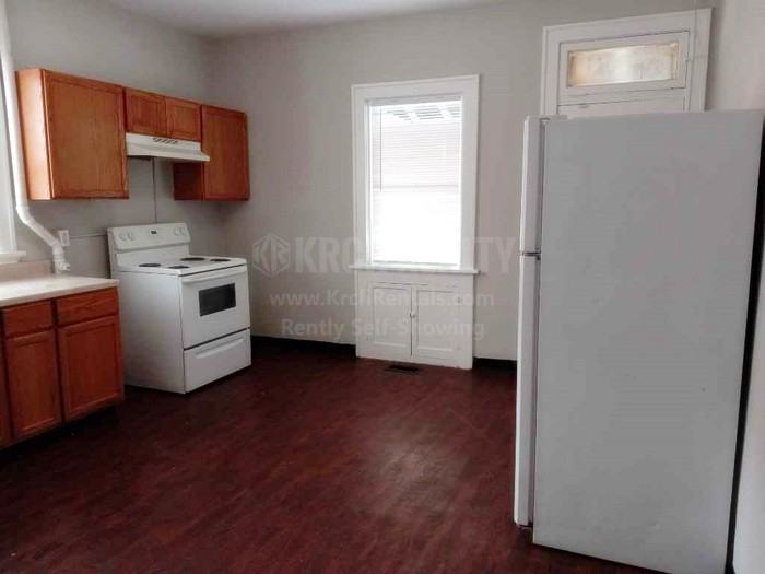 6912 Greenway Ave - Photo 3 of 7