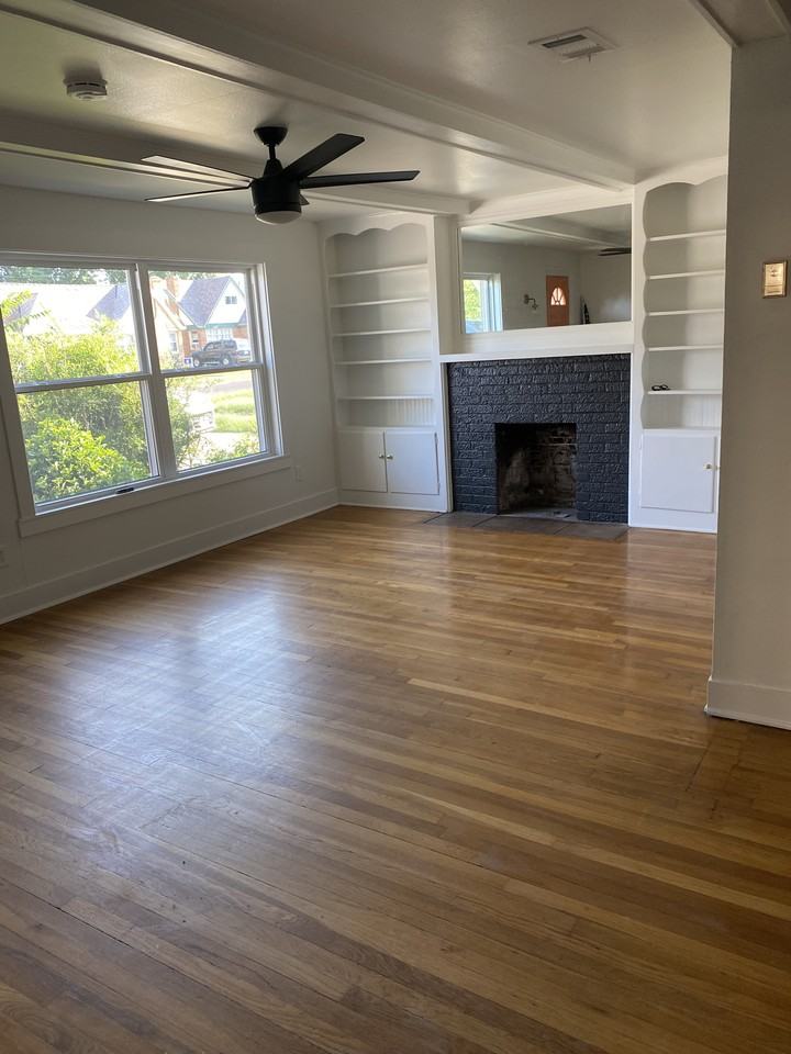 2418 22nd Street - Photo 2 of 9