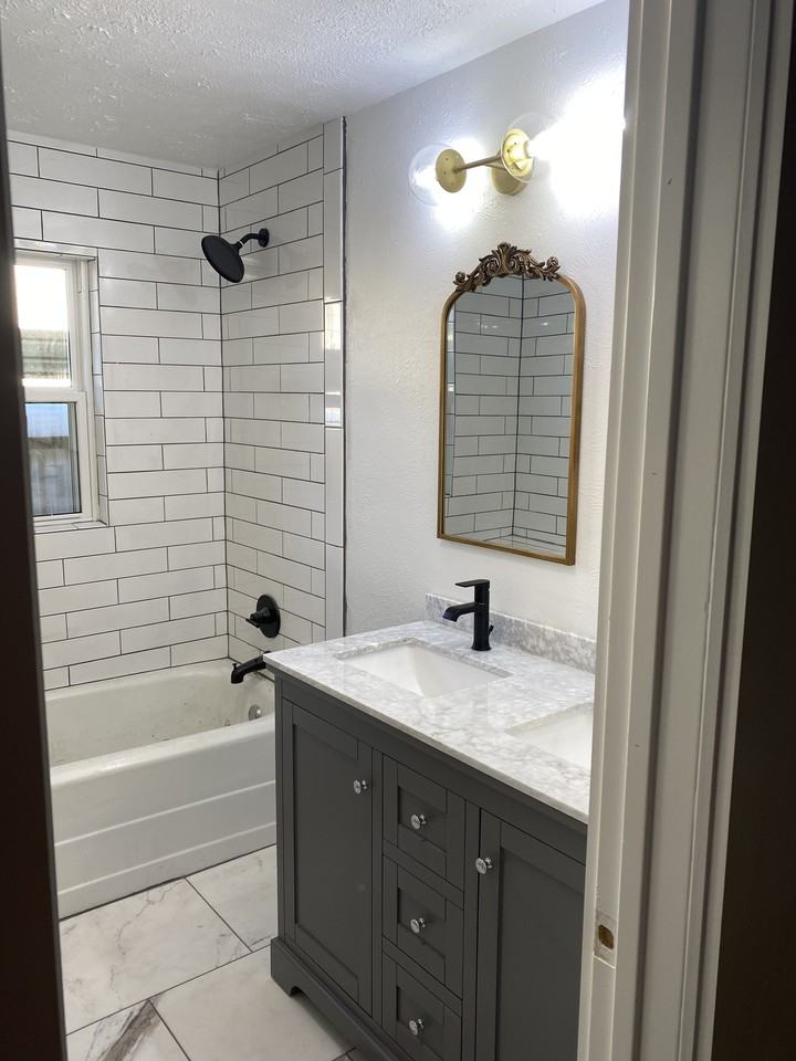 2418 22nd Street - Photo 7 of 9