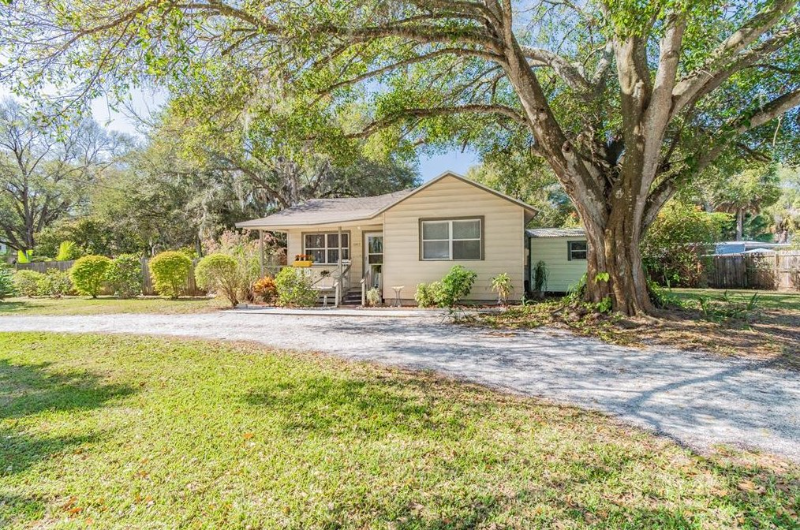 10415 Gloria St - Photo 2 of 20