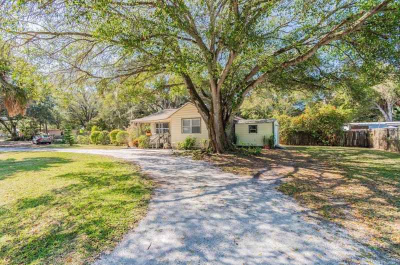 10415 Gloria St - Photo 3 of 20