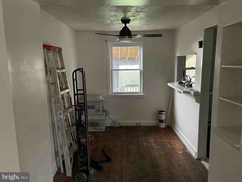 322 Brinton Ave - Photo 3 of 8