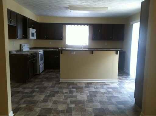 1721 Summit Dr - Photo 3 of 9