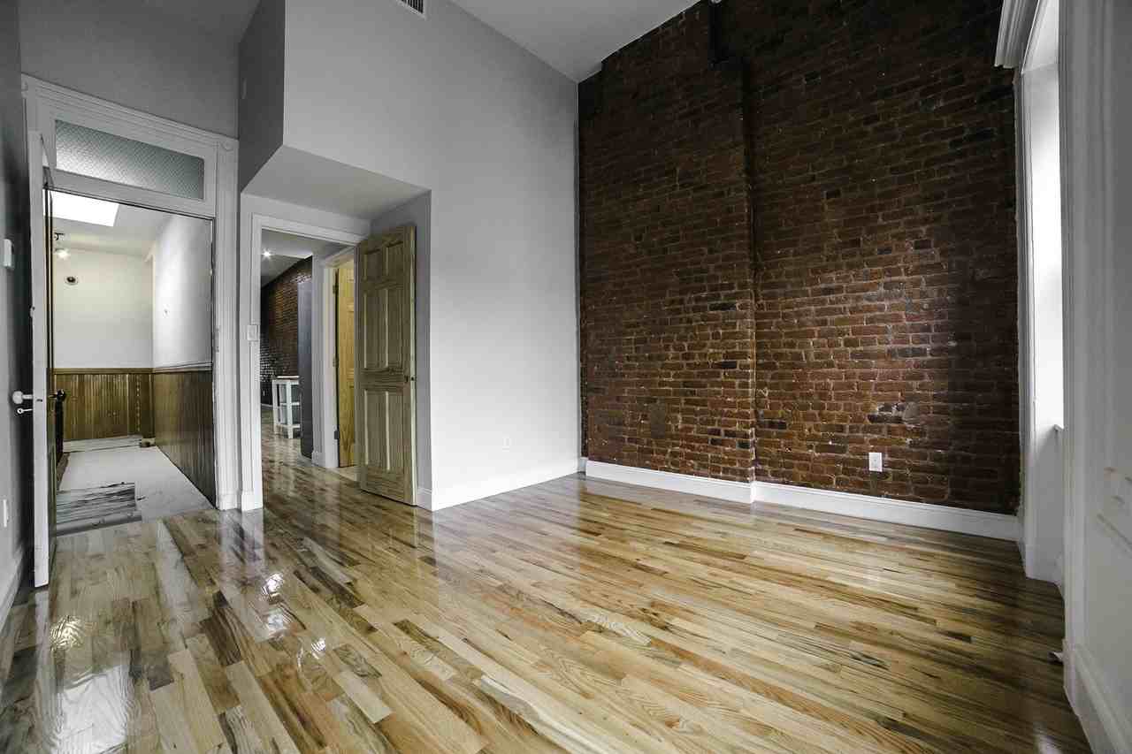 245 Kingsland Ave #2L - Photo 2 of 8